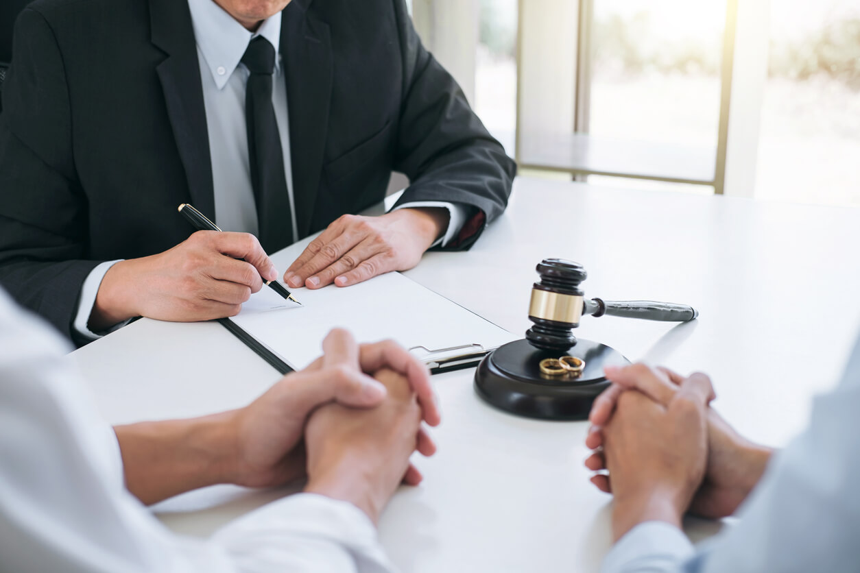Questions to Ask A Divorce Lawyer: Navigating Your First Meeting